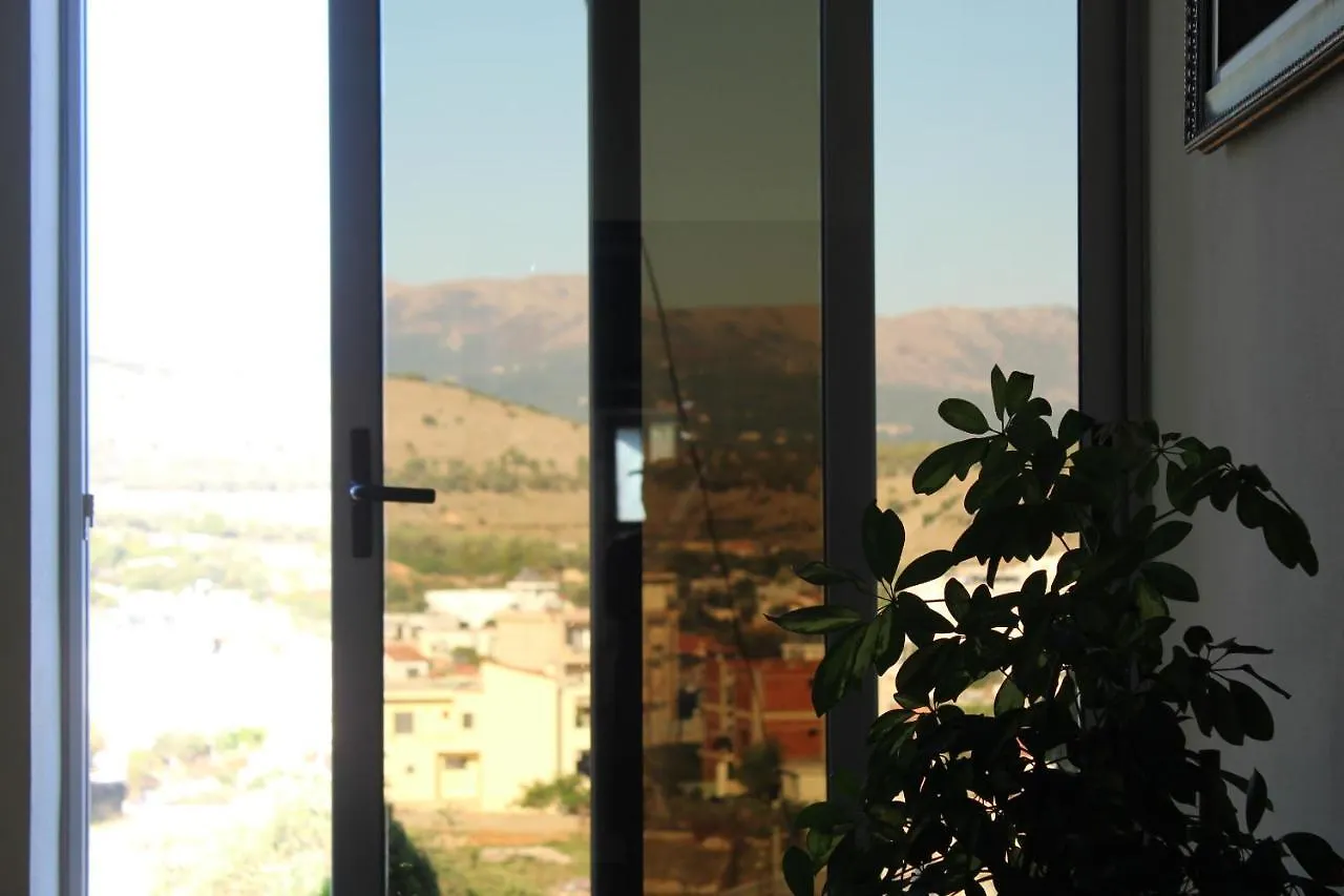 **  קסאמיל Esmeralda Hotel & Restaurant אלבניה
