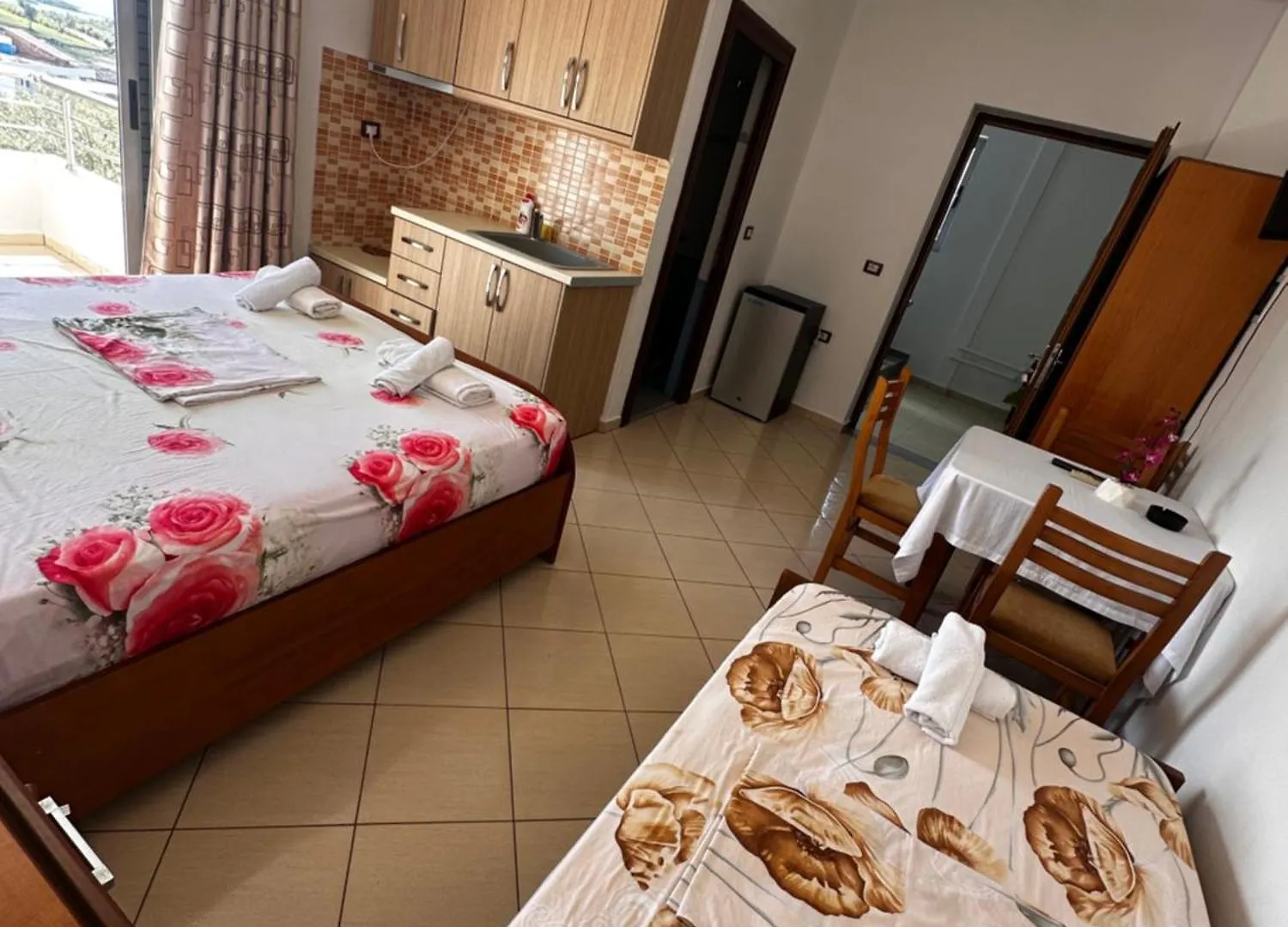 קסאמיל Esmeralda Hotel & Restaurant 2*,  אלבניה