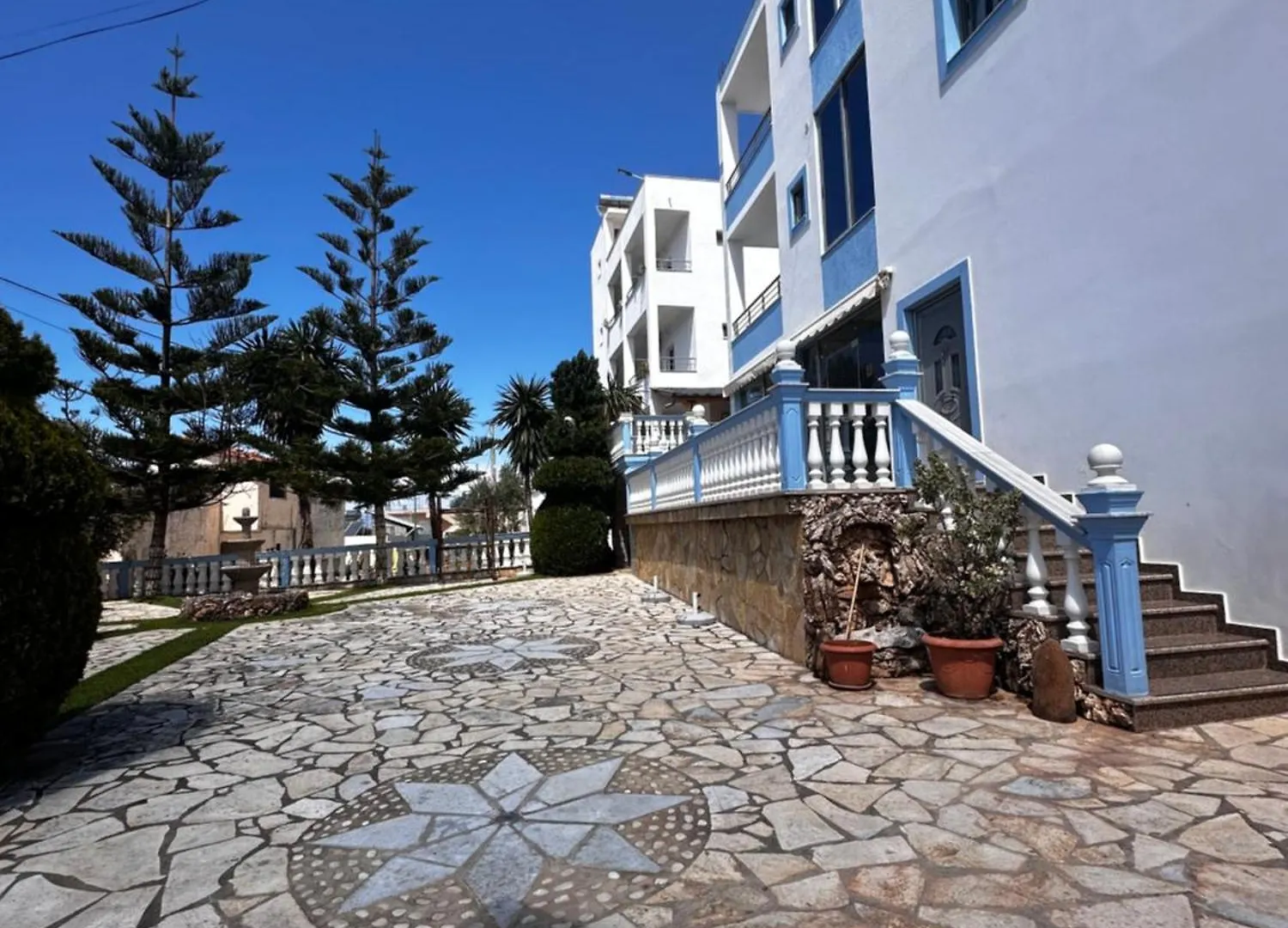 Esmeralda Hotel & Restaurant Ksamil