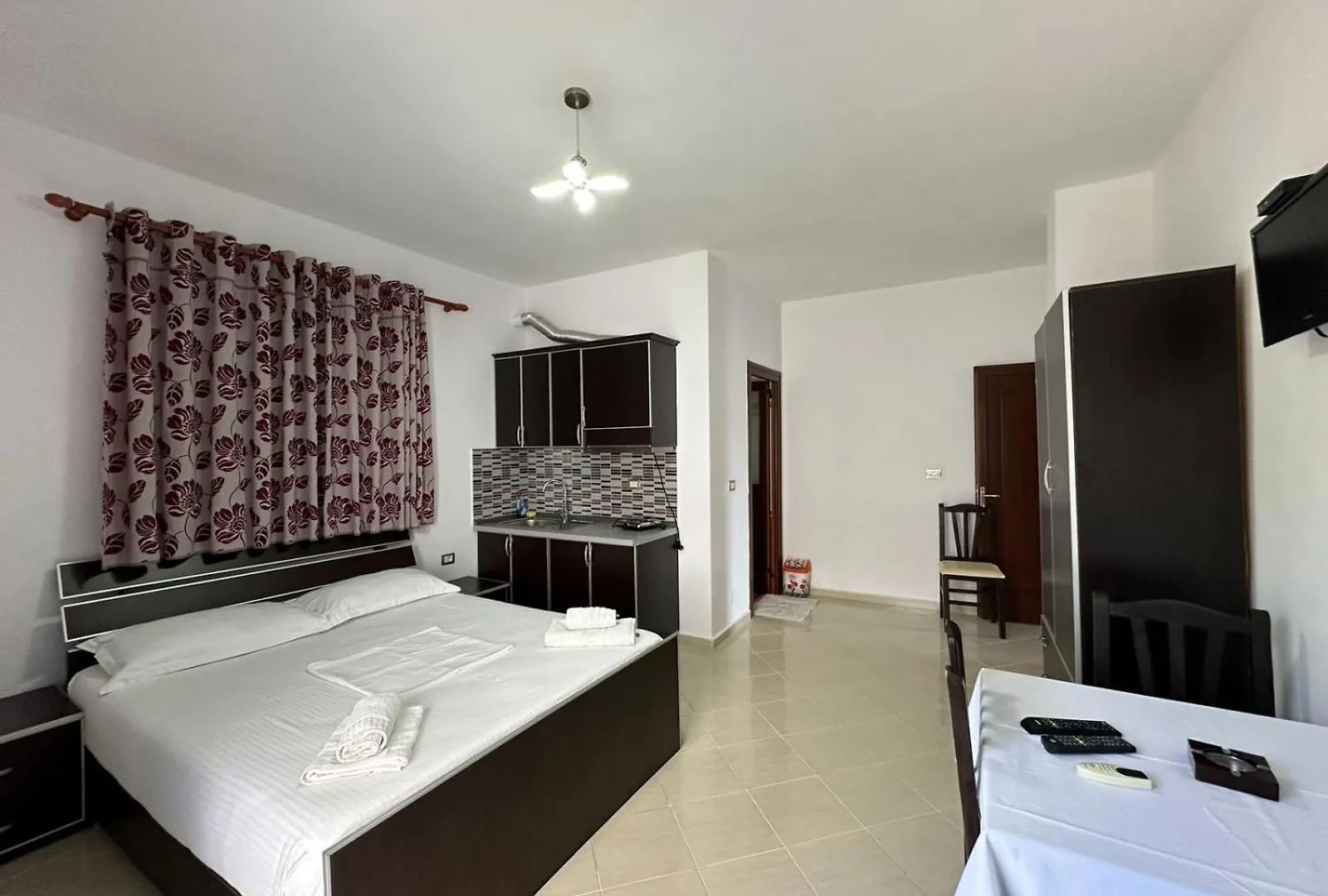Esmeralda Hotel & Restaurant Ksamil