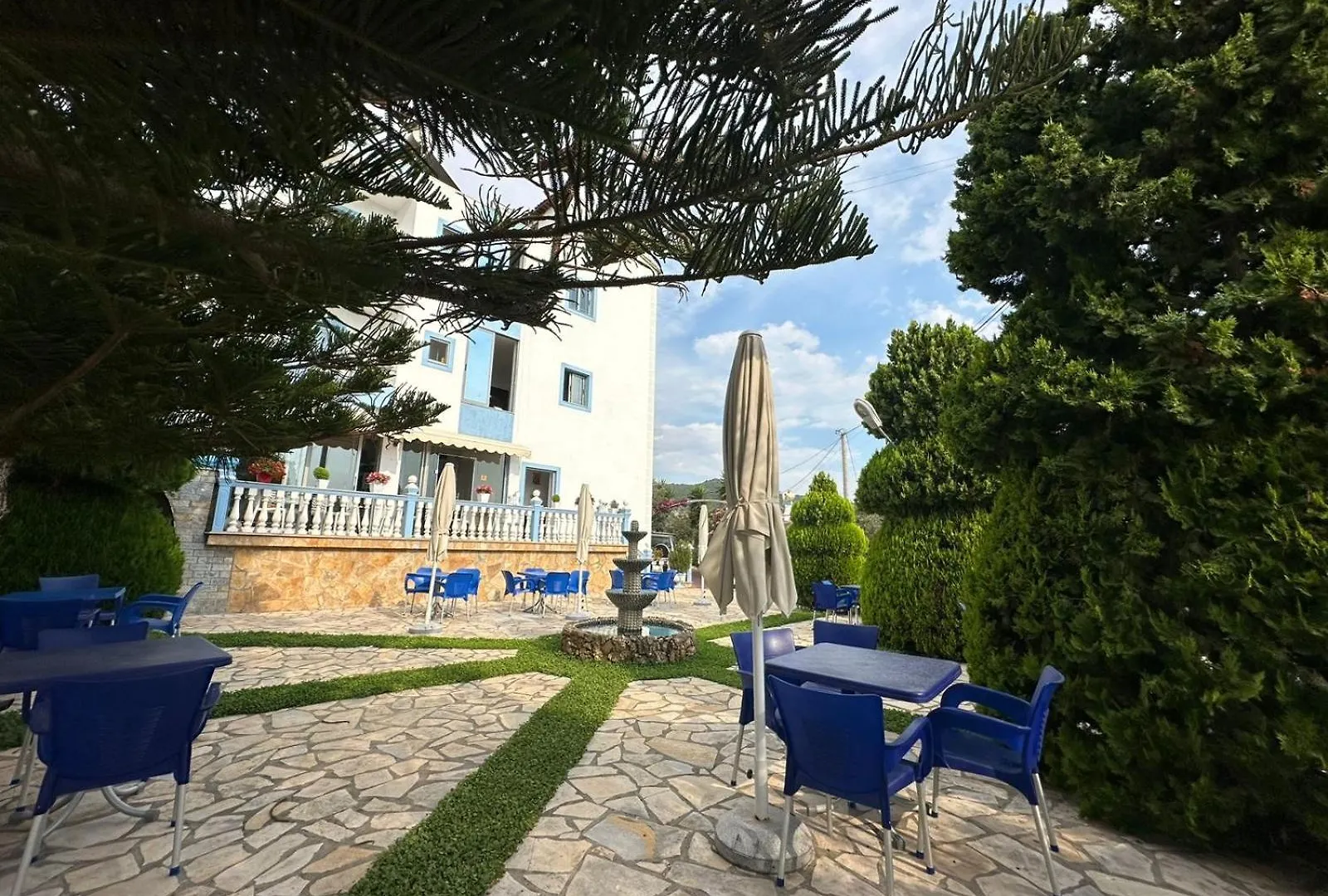 Esmeralda Hotel & Restaurant Ksamil
