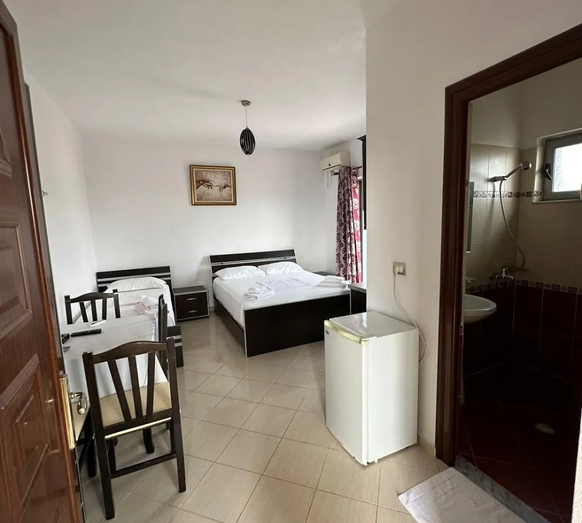 Esmeralda Hotel & Restaurant Ksamil