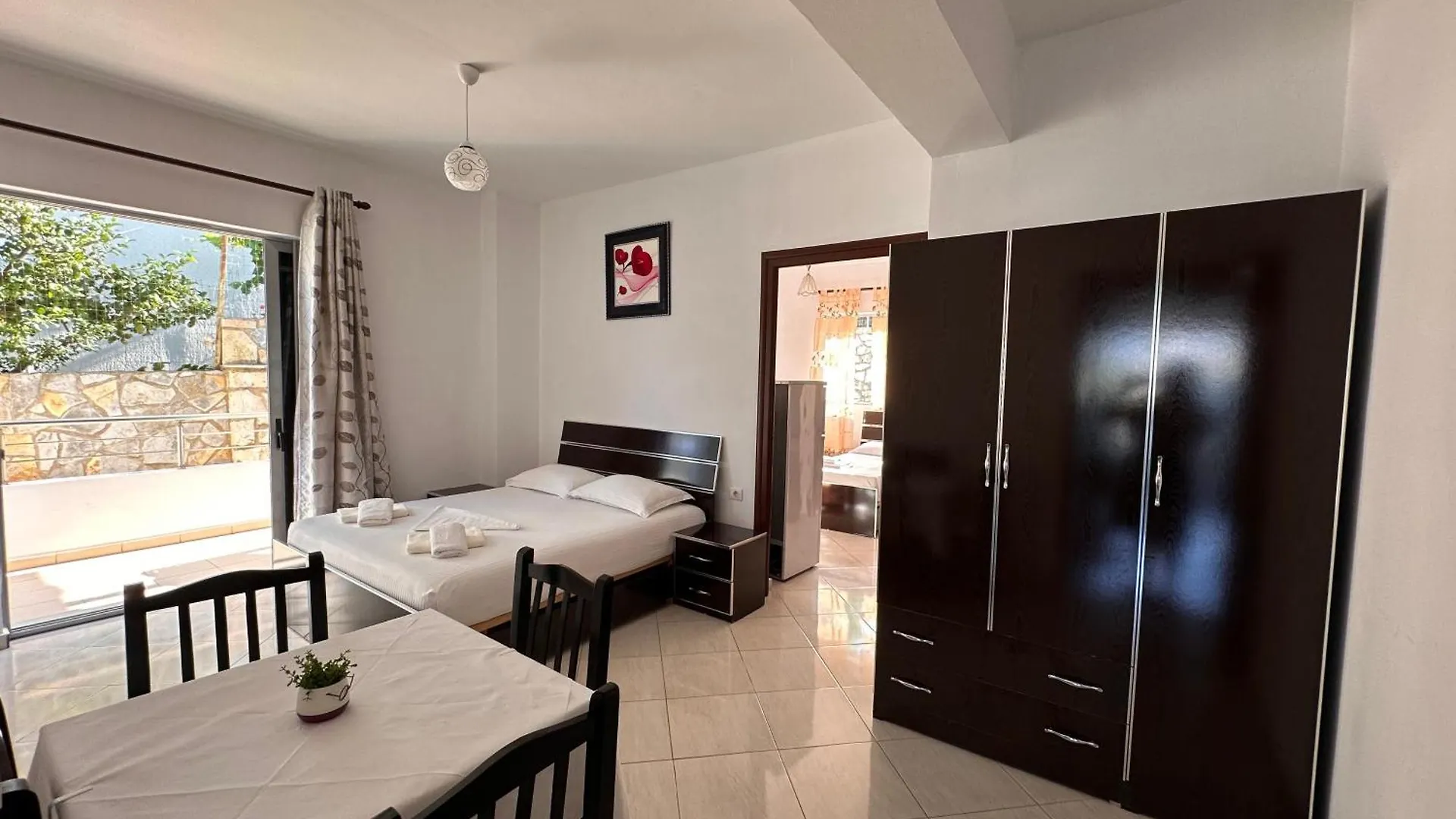Esmeralda Hotel & Restaurant Ksamil