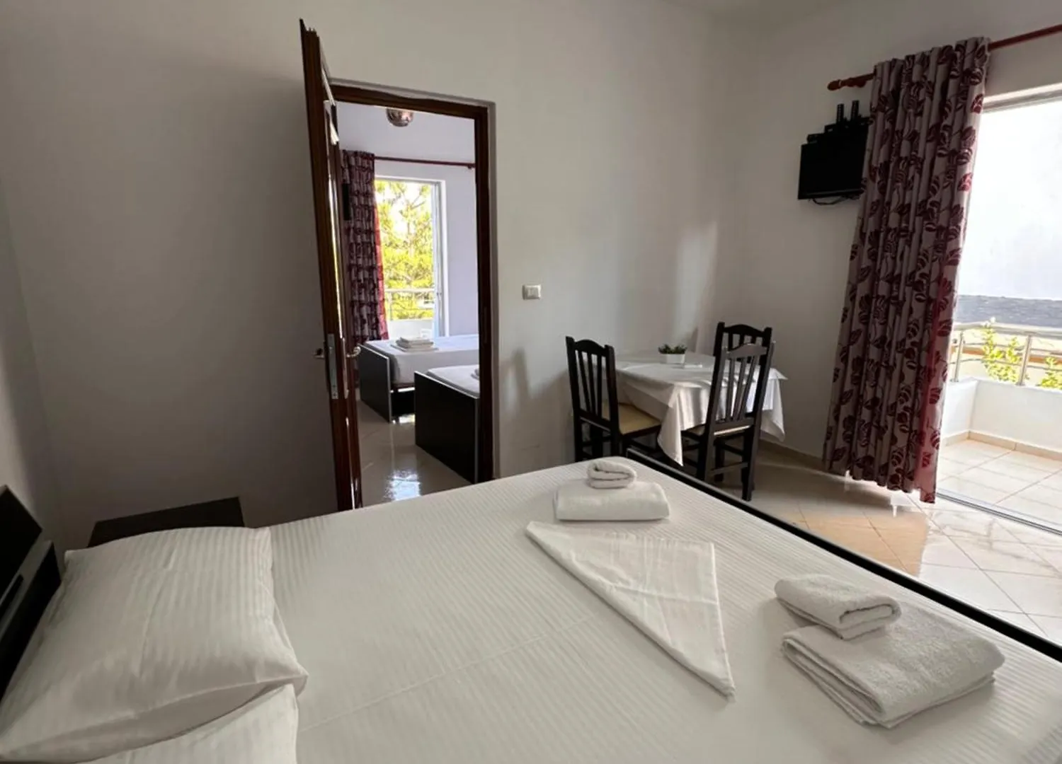 Esmeralda Hotel & Restaurant Ksamil